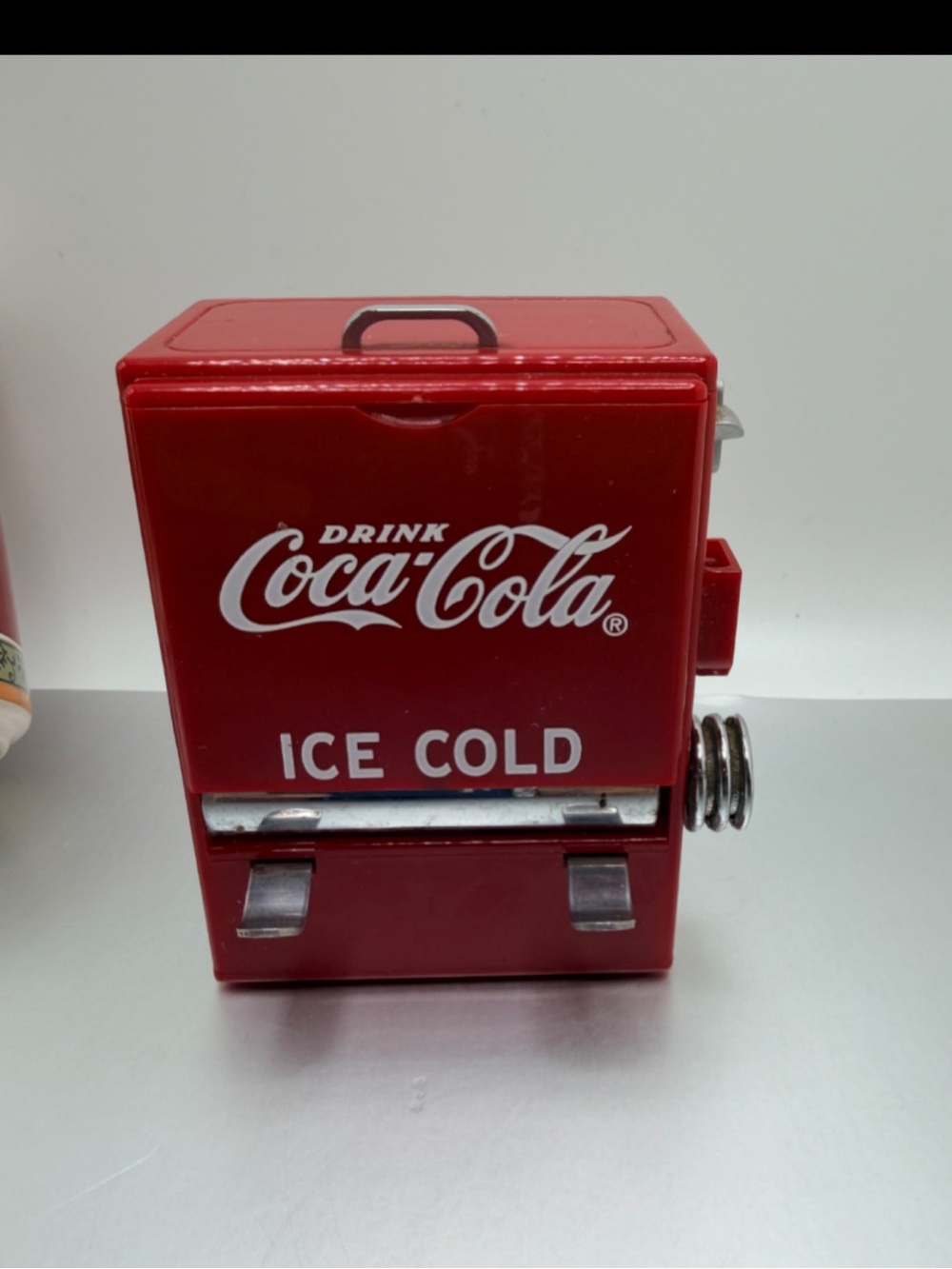 🔹1995 vintage Coca-Cola Vending Machine Toothpick Dispenser